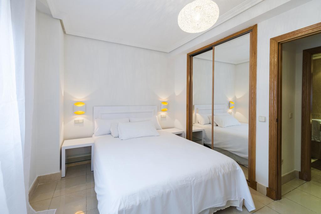 Ferienwohnung Wootravelling Plaza De Oriente Homtels Madrid Zimmer foto